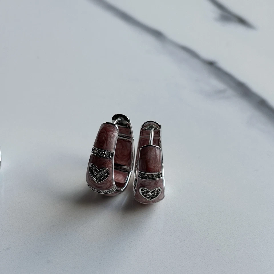 Juego de 2 pendientes de aro LAUREN G ADAMS Pave Love Huggie turquesa y rosa Foto 3 de 4