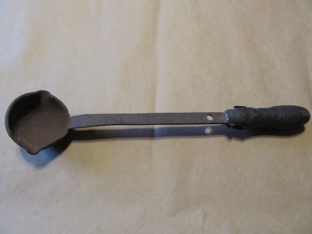 PRE-OWNED DOUBLE POUR VINTAGE CAST IRON LEAD LADDLE-15" LONG