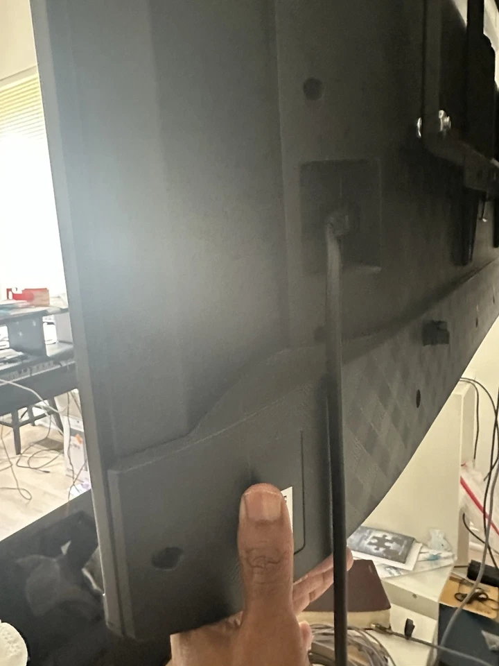 COMO NUEVO. Hisense 55” 4K UHDTV HDR Smart LED-LCD (55U7G) -NEGRO Foto 3 de 4