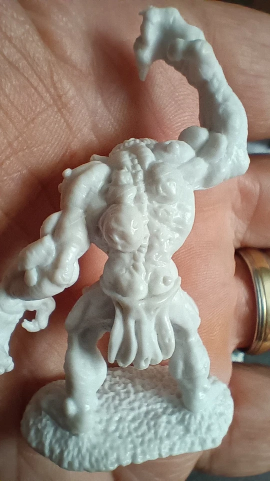 Reaper Dark Heaven Bones 52mm Fantasy Duel: Cave Troll vs. Pris Lockman - Image 3 of 4