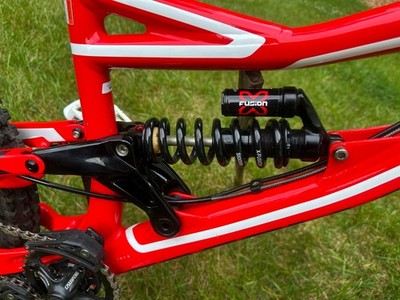 Specialized Status 1 Downhill Mountain Bike 2014 Red Color Medium