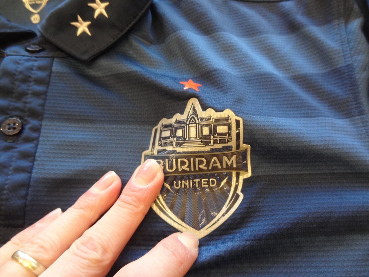 Buriram United サッカーシャツ L 上下セット Buriram United サッカーシャツ L 上下セット 2025年最新
