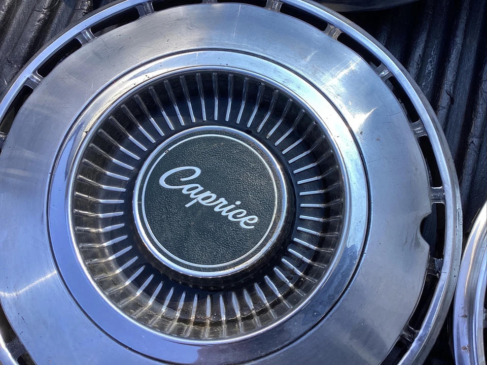 Chevrolet Caprice 1968 1969 tapacubos de 14 pulgadas original GM juego de 4 Foto 3 de 4