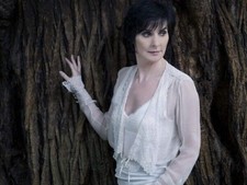 Enya Unsigned 10" x 8" Photo - Beautiful Irish singer, songwriter & musician *6