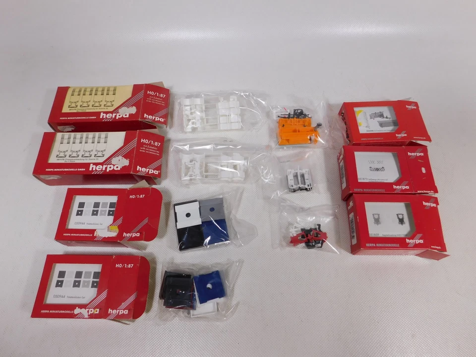 13x Herpa H0 1:87 Pacco per Autocarro Parafango Serbatoio Telaio ecc Mint + + - Immagine 2 di 3