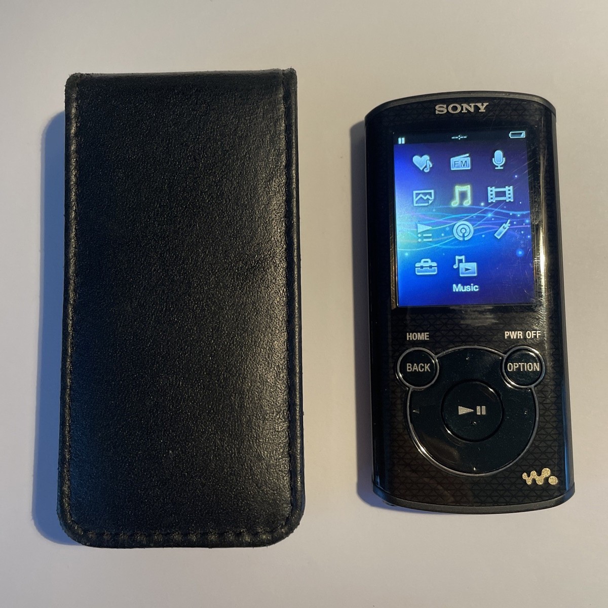 Sony Walkman NWZ-E464 Slim Digital 8GB Media Player Black in EXC