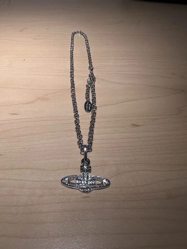 *NUEVO* Vivienne Westwood Plata Mini Bajo Relieve Collar Cadena y Caja Foto 3 de 4