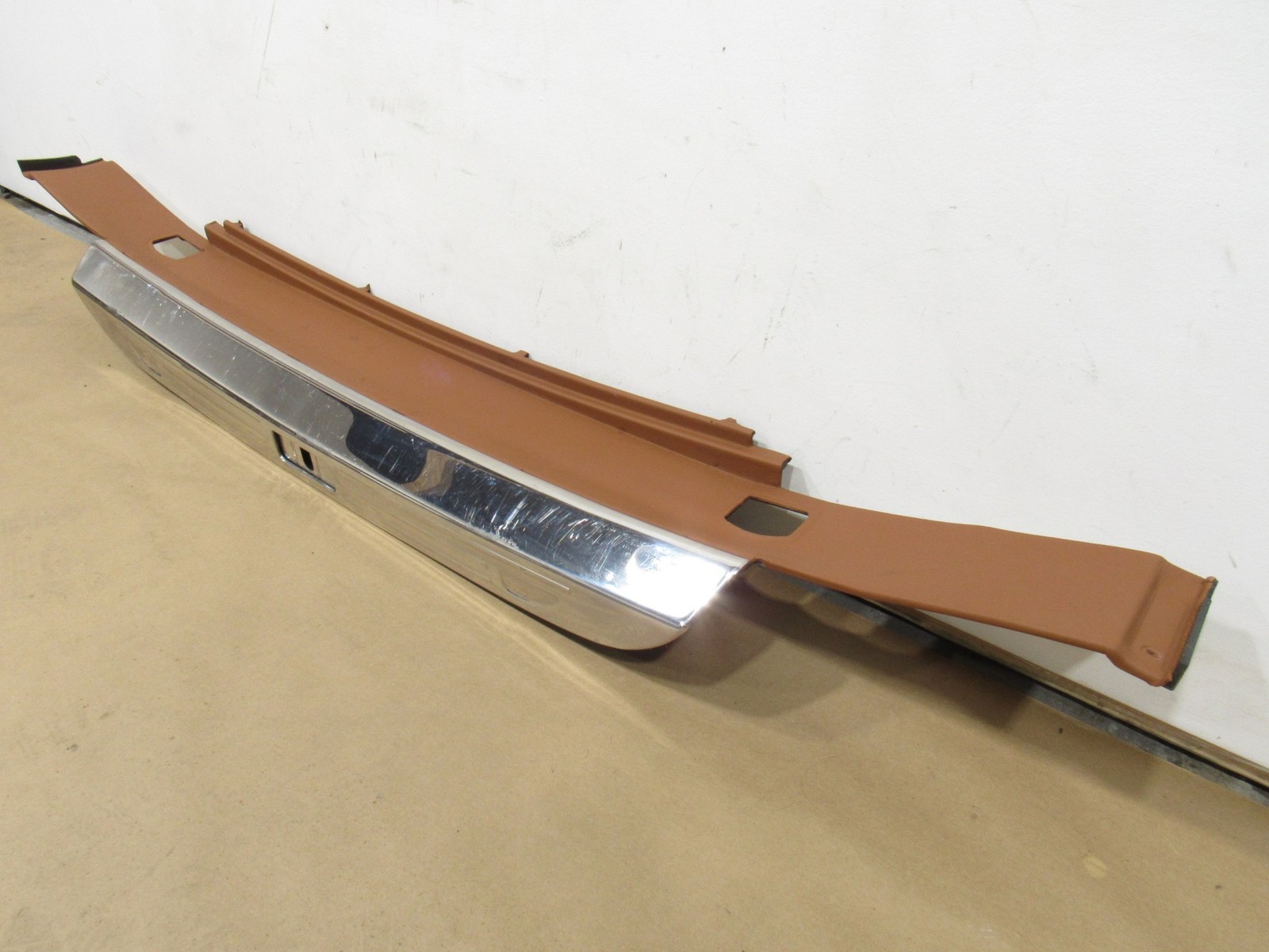10-20 Bentley Mulsanne 2012 Rear Trunk Boot Sill Scuff Plate Trim Panel @1