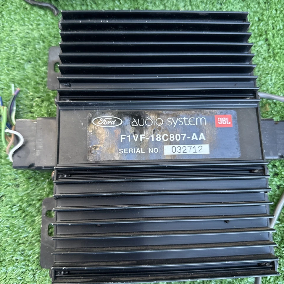 Sistema de audio Ford FO4F-18C807-AA JBL Amplificador Lincoln Town Car, corona Vic Foto 3 de 4