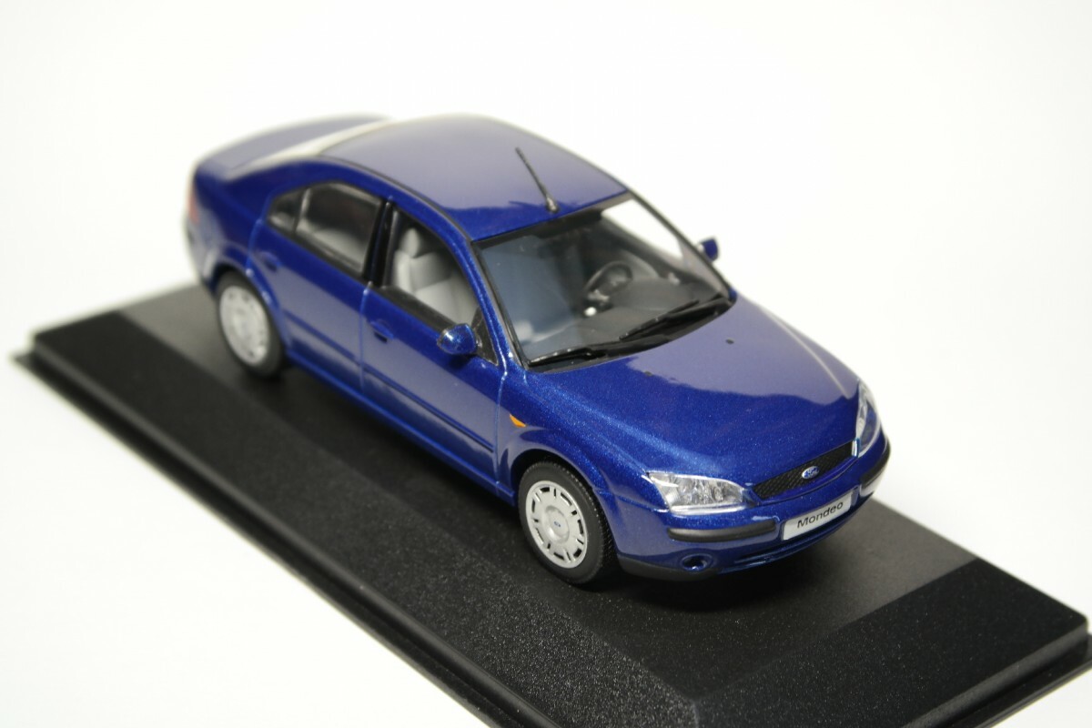 Souvenir Automobile Ford Mondeo MKIII 2001 Bleue Minichamps 1/43