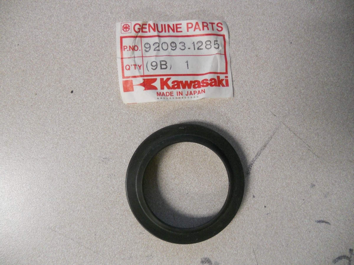 NOS Kawasaki OEM Seal 1990-1991 ZX1100 1989-1990 ZX750 92093-1285