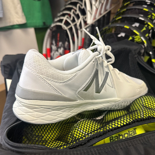 New Balance 1006 Scarpe da Tennis Donna Larghe All Court (Bianco/Argento) Mult. Taglie - Foto 8 di 8