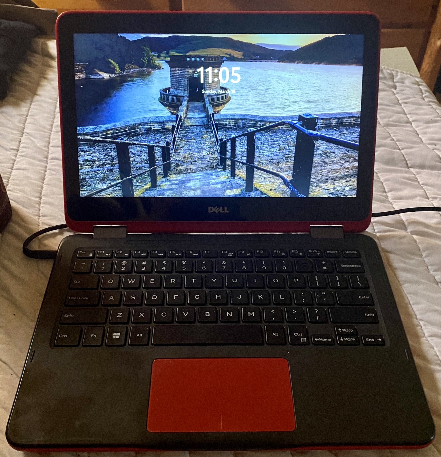 core m3 小型ノートパソコン Dell inspiron 3179 core m3 小型ノートパソコン Dell inspiron 3179