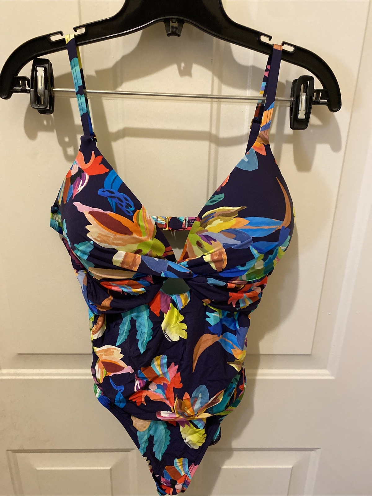 La Blanca Womens Twist Keyhole Front Over The Shoulder One Piece