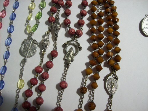 Lot of Vintage to Now RELIGIOUS CATHOLIC ROSARY, MEDALS, +Misc - Picture 16 of 21