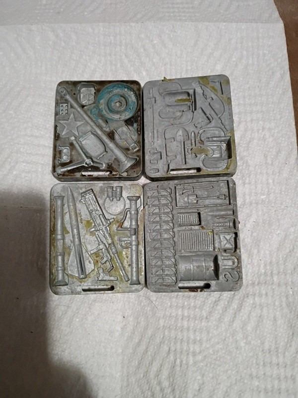 4 Vintage 1965 Mattel  SOLDIER WEAPONS MOLDS Thingmaker