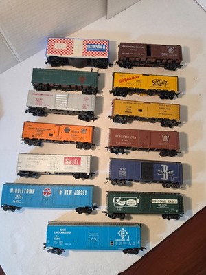 Lot of 13 HO Scale Train Boxcars - All Good with Brake Wheels & Couplers Various