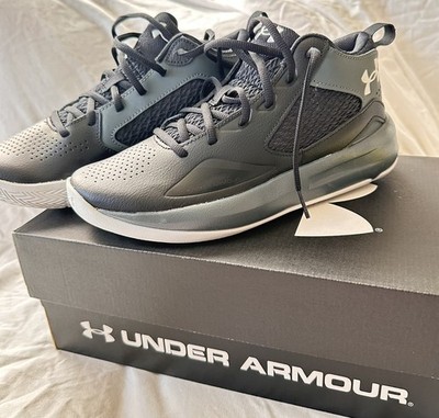 New Under Armour Lockdown Model #3023949 Men's Size 7  Women's Size 8.5 New