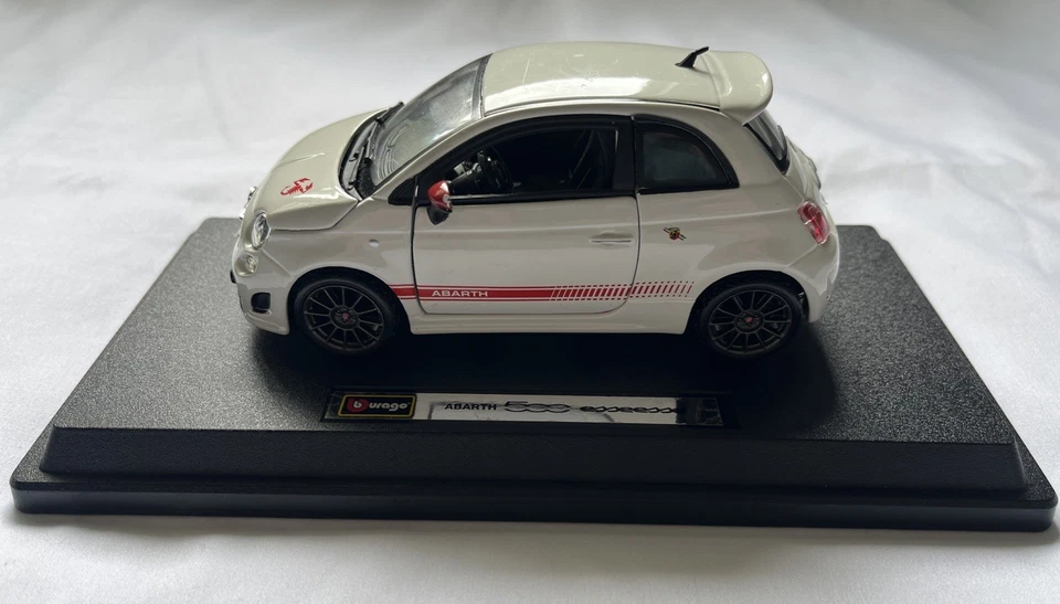 Burago Abarth 500 英寸白色 1: 24 比例压铸模型汽车 2008 年模型 — 第 2/4 张图片