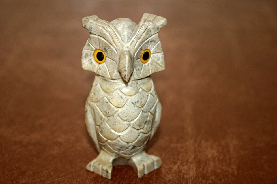 Fetiche de búho de buen tamaño Foto 2 de 4
