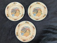 VINTAGE TIENSHAN KITTY SAUCER  (3)  two kitties with balls of yarn. 7.5"