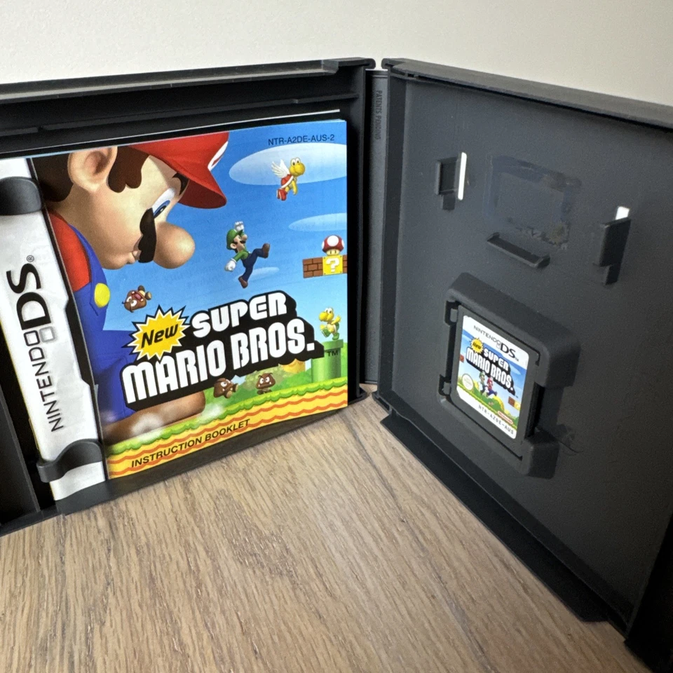 Super Mario Bros Nintendo DS Game - Complete With Manual Pre Owned - Image 3 of 4