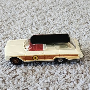 Aurora Vibrator FORD COUNTRY SQUIRE STATION WAGON Slot Car HO scale (runs)
