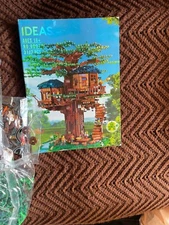 Large Lego Tree House Set With 380 Page Instruction Book