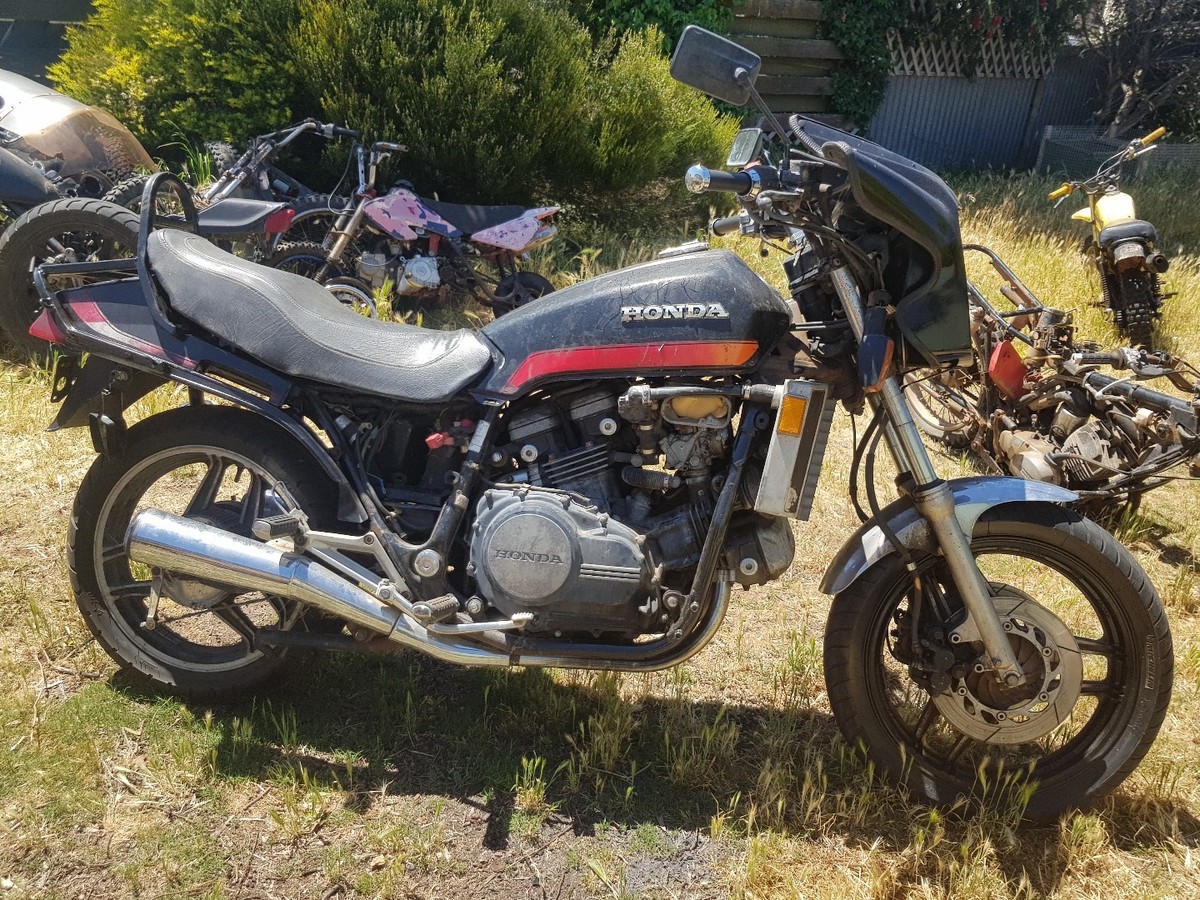 honda vf 750 wrecking all parts available this auction is for