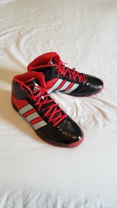 tenis adidas basquete preto e vermelho