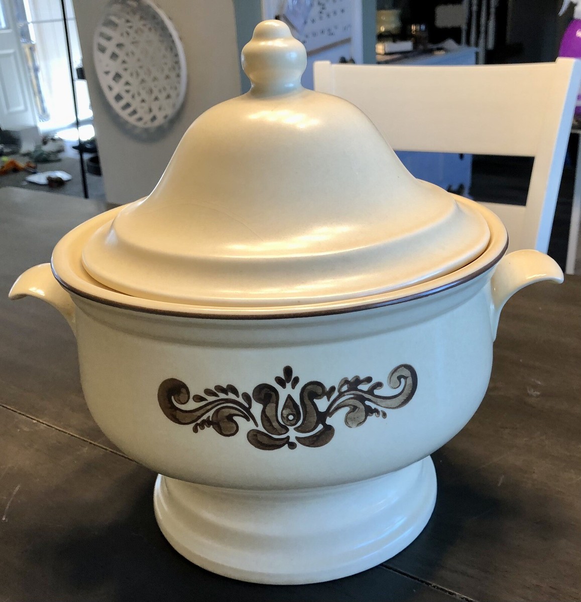 PFALTZGRAFF VILLAGE QUART SOUP TUREEN w/ lid no ladle 6-160