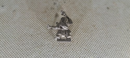 28mm Retro Warhammer - Dwarf w/ Crossbow Type 2 - Picture 2 of 3