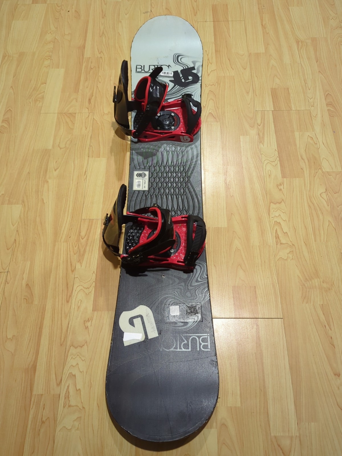 Burton LTR (Learn To Ride) 148 cm snowboard with Burton bindings M fit 8-10.