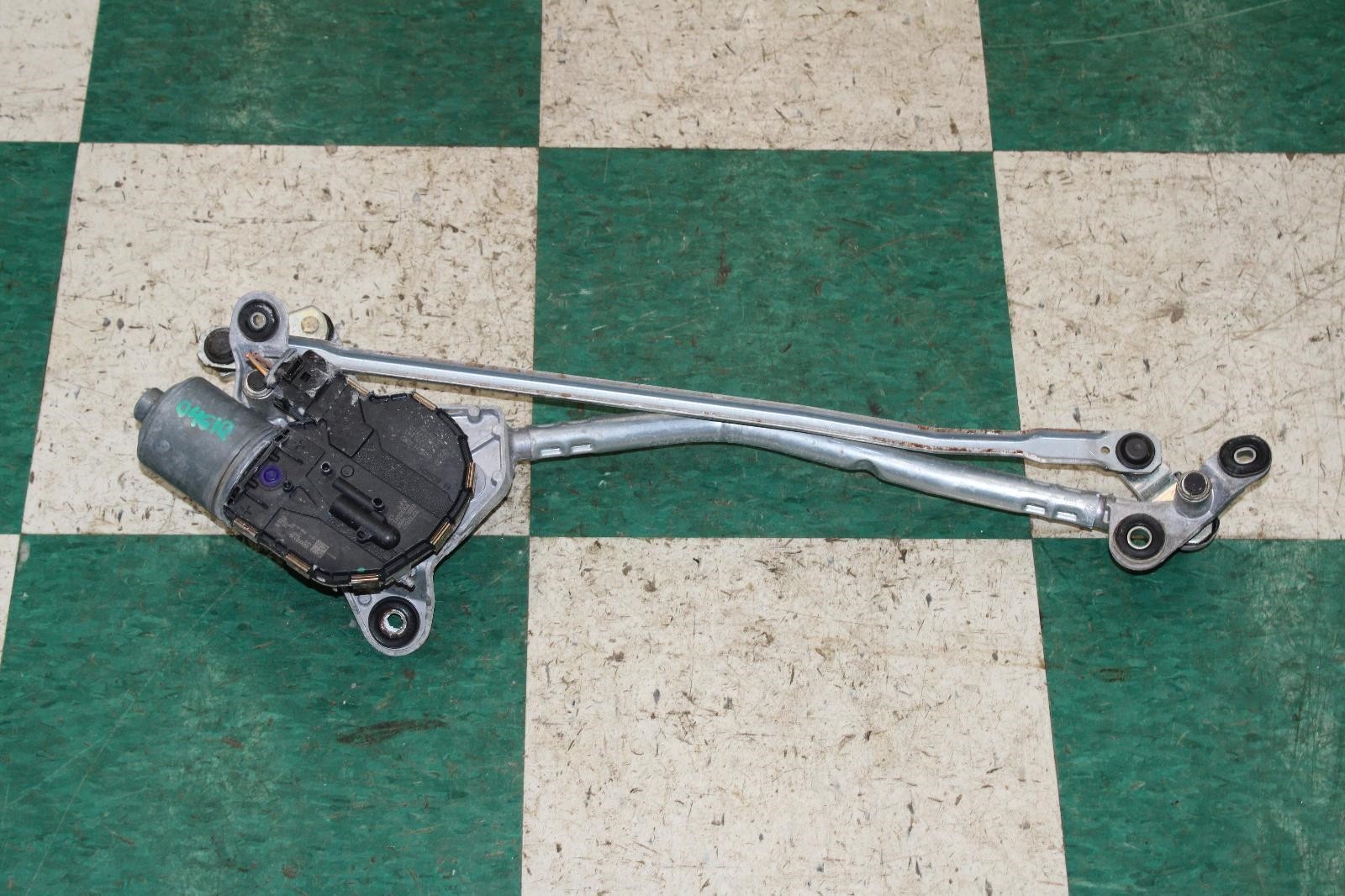 Bentley Continental GT 2019-2024 Front Windshield wiper assembly