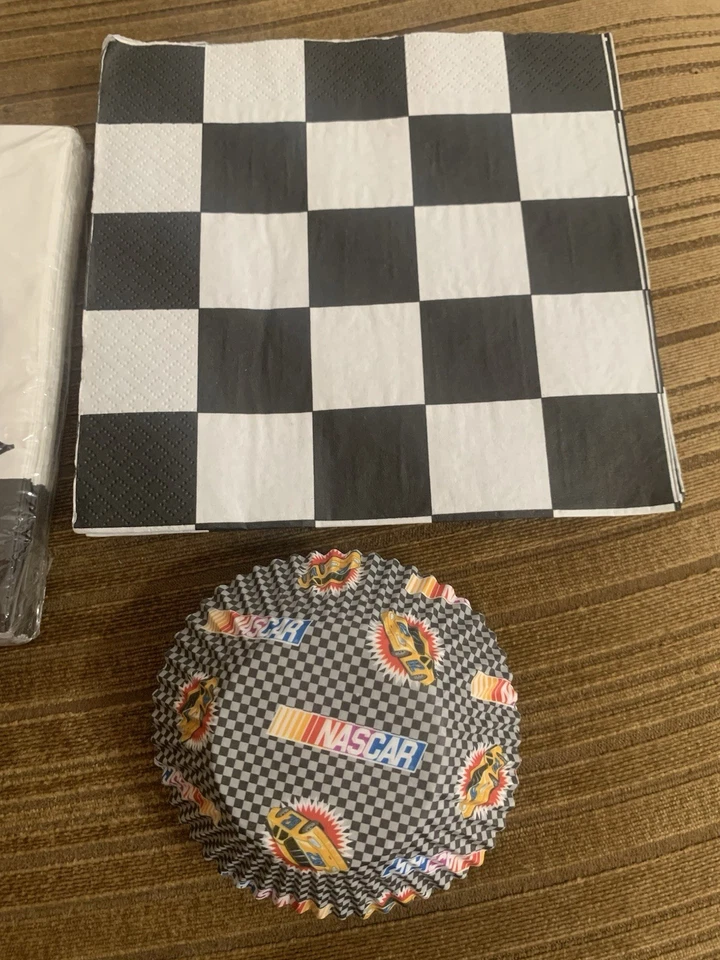 NASCAR Birthday Napkins & Cupcake Holder Party Supplies - Image 3 of 3