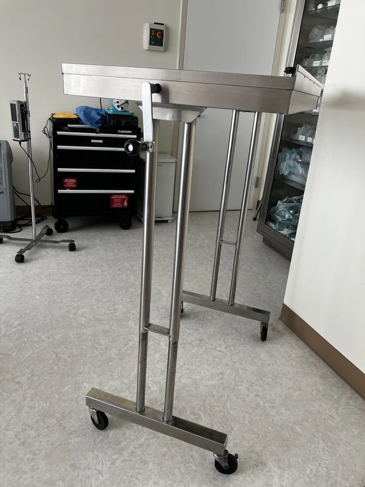 Mesa de instrumentos quirúrgicos de acero inoxidable - grado O, altura ajustable manual Foto 3 de 4