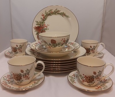 Choice Lenox Williamsburg Boxwood & Pine Christmas fine china dinnerware Piece