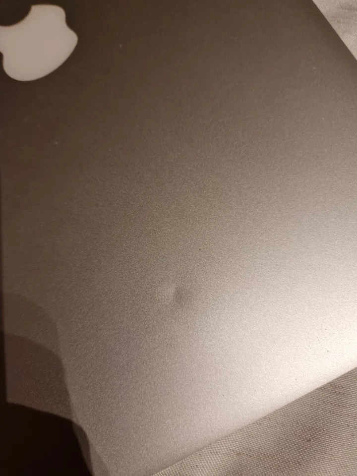 Apple MacBook Pro - i7 16GB | 256GB Silver | 15" | 2015 - Image 2 of 4