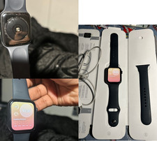Apple Watch SE 44mm Black Aluminum Case Black Silicone Band GPS, Heart Rate