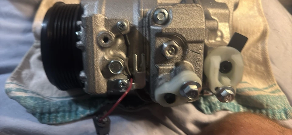 Repuesto compresor y embrague aire acondicionado para C230 CLK350 SLK350 E350 AMG 2001  Foto 2 de 4