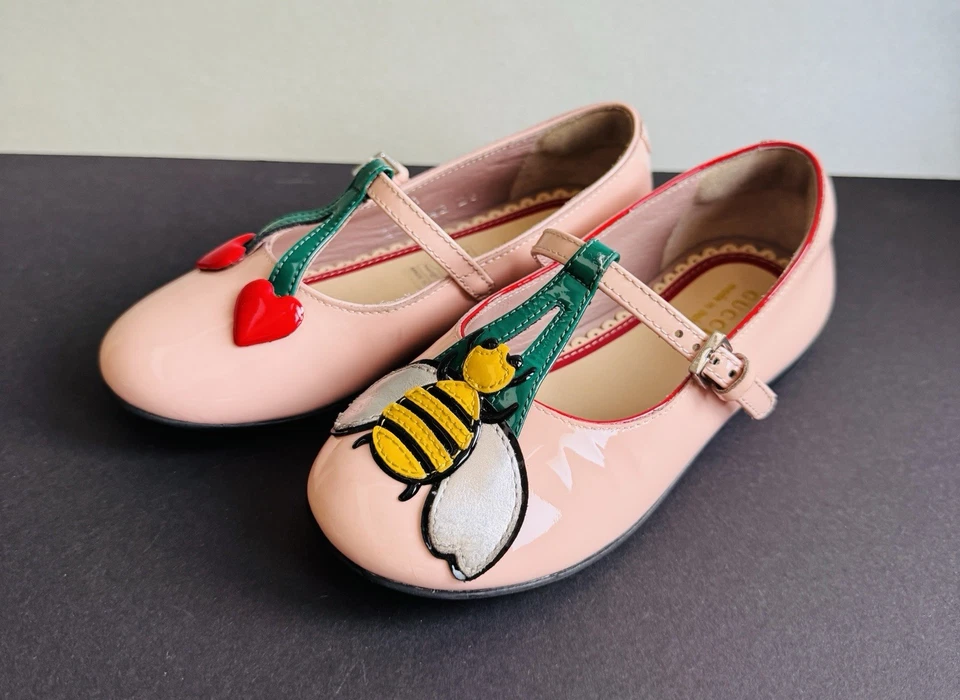 Gucci Girls Pink Patent Leather Flat Shoes Cherry hearts & Bee Size 26 US 10 - Image 3 of 4