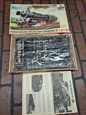 Mehrzweck Locomotive Baureihe 41 by Esci in 1/87 scale