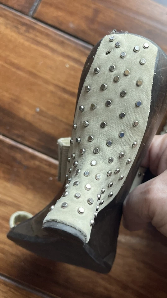 Sandalias boho Kathy Van Zeeland para mujer con cuña talla 7 gris con tachuelas con tiras Foto 2 de 4