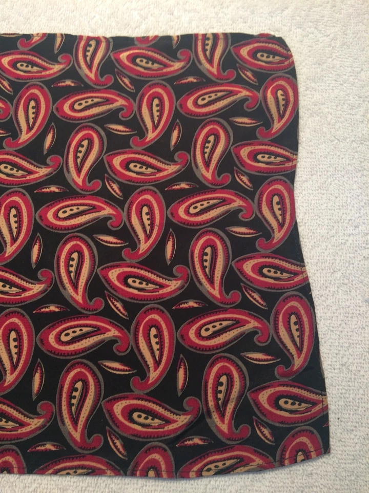 MENS POCKET SQUARE 100% POLYESTER 10" X 10" BLACK WITH RED AND GOLD PAISLEY NWOT - Image 4 of 4