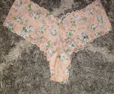 New VS wide lace high leg thong Panty Size Large peachy floral