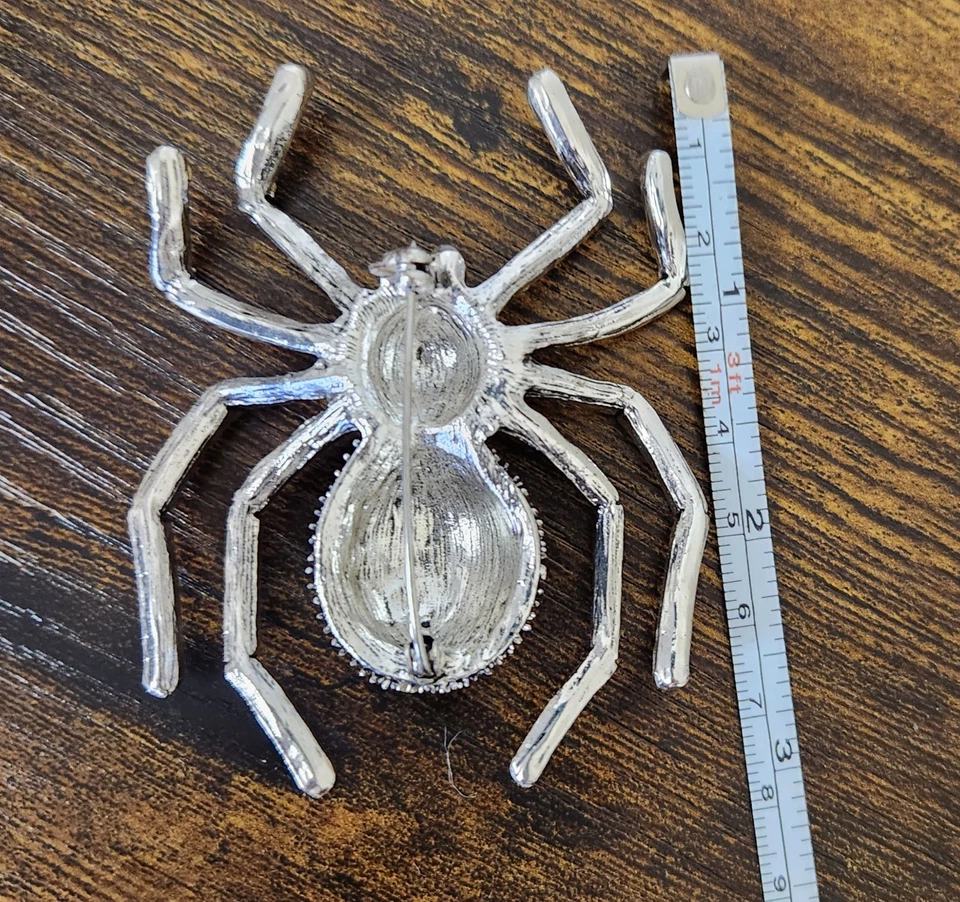 Piper K Creep It 真银色和黑色玻璃水晶蜘蛛胸针  — 第 4/4 张图片