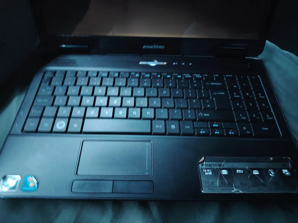 E Machines E627 Laptop 15.6" - Image 4 of 4