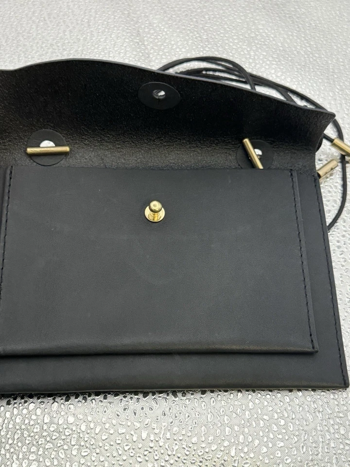Cartera sin asas ultrafina de cuero nobuck negro Skagen con correa larga Foto 3 de 3