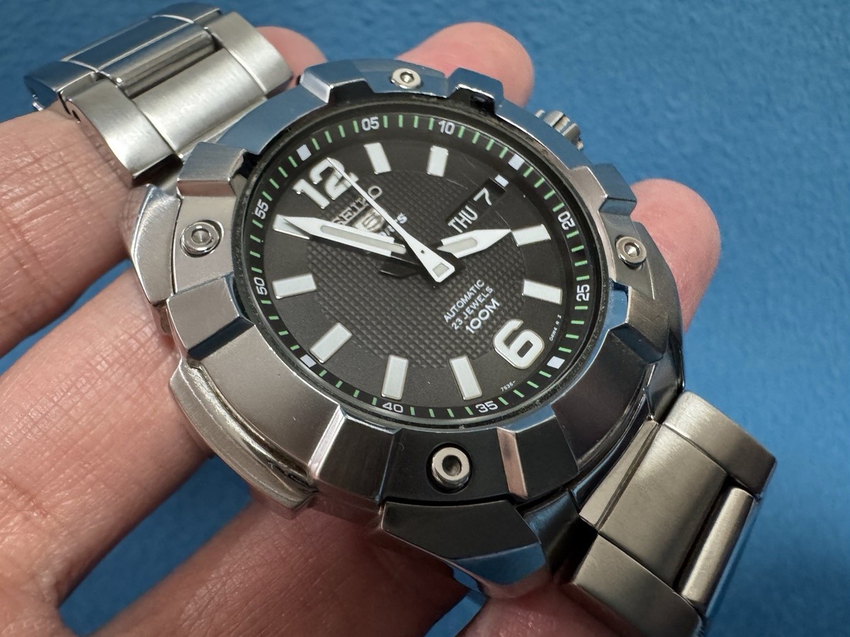 セイコー 5 SPORTS 7S36-02L0 裏スケ自動巻時計 100m防水 セイコー 5 SPORTS 7S36-02L0 裏スケ自動巻時計 100m防水