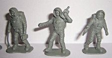 Vintage Lot of 30 Astronaut Spacemen Standing Gray Plastic Toy Figures 2"